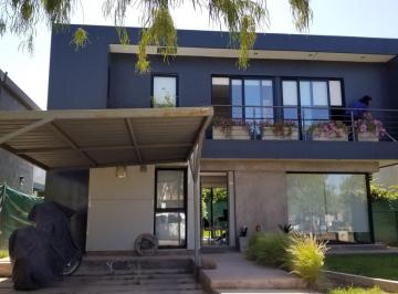 FRENTE CASA · Casa en Barrio Privado Lar de Drummond