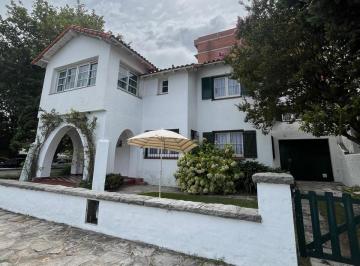 Hotel de 9 ambientes, Miramar · Chalet en Venta en Miramar - Funcionando Como Hotel/hosteria - Inversión
