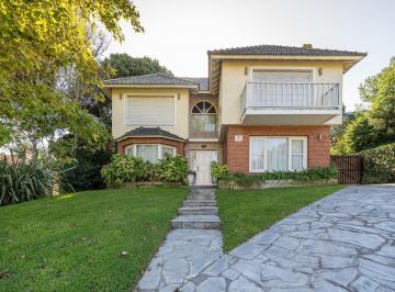 Casa · 220m² · 4 Ambientes · 1 Cochera · Casa en Venta 4 Ambientes Pinamar Centro