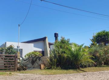 Casa · 128m² · 4 Ambientes · Casa Moderna en Barrio Acantilados. 3 Dorm.. Apta Credito