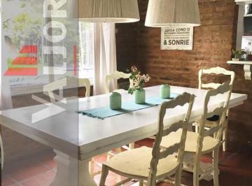 Casa · 220m² · 4 Ambientes · 4 Cocheras · Casa - Pilar