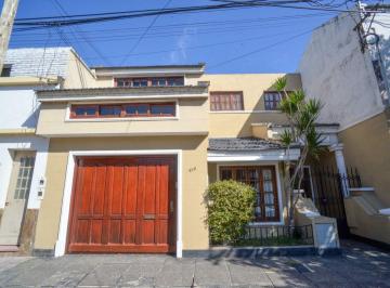 Casa · 237m² · 6 Ambientes · 1 Cochera · Casa Venta 4 Dorm./ Cochera/barrio Candioti