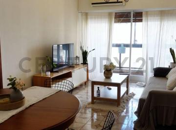 Departamento · 75m² · 4 Ambientes · Venta de Departamento 4 Ambientes en Ramos Mejía Enfrente de La Plaza Domingo Faustino Sarmiento