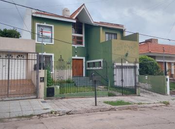 Casa de 9 ambientes, Córdoba · Amplia Casa de 9 Ambientes con Cochera – 212 m² Cubiertos – Oportunidad