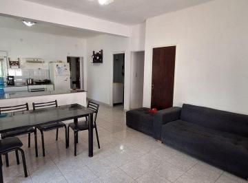 Casa · 127m² · 5 Ambientes · 1 Cochera · Venta Casa Dos Dorm. con Jardín. Zona Río.