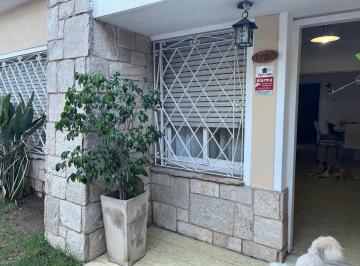 Casa · 177m² · 5 Ambientes · 1 Cochera · Casa 4 Dorm. B°providencia Apta Credito