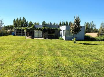 Casa · 196m² · 5 Ambientes · 2 Cocheras · Casa en Alquiler en Vistalba