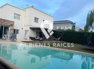 Casa · 190m² · 5 Ambientes · 1 Cochera · Casa en Venta y Alquiler en El Centauro Barrio Privado