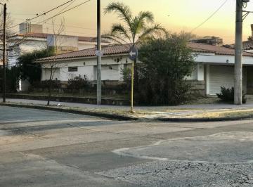 Casa · 338m² · 6 Ambientes · 1 Cochera · Venta Casa Barrio Parque Velez Sarsfield - Sobre La Principal Naciones Unidas