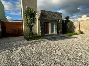 Casa en Venta de 2 ambientes Arana · Vendo Hermosa Casa en Barrio La Hermosura La Plata