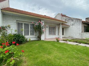 Casa de 4 ambientes, Mar del Plata · Venta. Chalet 4 Ambientes con Gran Parque. Barrio Constitucion. Mar del Plata