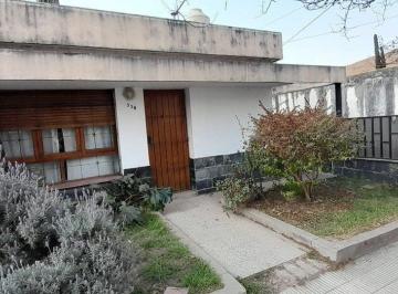 Casa · 119m² · 3 Ambientes · 1 Cochera · Venta Casa Para Refaccionar en La Calera Centro