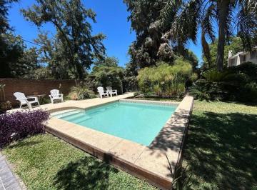 Casa · 205m² · 6 Ambientes · 2 Cocheras · Venta Casa Funes con Pileta y Dos Plantas