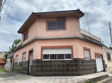 Casa · 115m² · 5 Ambientes · Venta Casa 4/5 Amb Cochera Crucecita Avellaneda