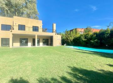 Casa · 182m² · 6 Ambientes · 2 Cocheras · Casa en Alquiler Haras Santa Maria