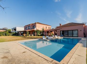 Casa · 587m² · 8 Ambientes · 2 Cocheras · Casa en Venta 5 Dorm. en Pilar, G. B. a. Zona Norte