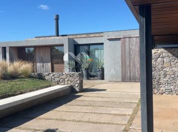 Casa · 380m² · 7 Ambientes · Casa en Venta en El Golf, Carmelo, Colonia