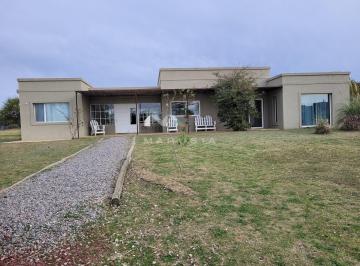 Casa · 200m² · 5 Ambientes · Casa Chalet en Venta en El Golf, Carmelo, Colonia
