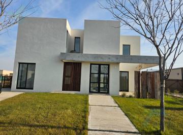 Casa · 190m² · 5 Ambientes · 3 Cocheras · Casa 4 Dorm. en Barrio Cerrado San Pablo - Pilar