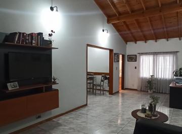 Casa de 5 ambientes, Lanús · Nuevo Valor! Casa 5 Amb. Coch. P/3 Autos. Apto Credito. Lanus O. en Venta.