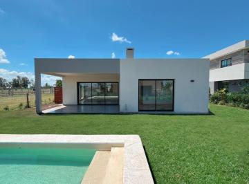 Casa · 150m² · 4 Ambientes · Casa en Santa Emilia, Pilar del Este