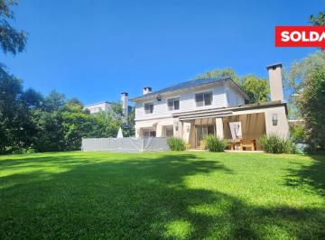 Casa · 158m² · 4 Ambientes · 2 Cocheras · Casa en Venta, Apto Crédito, Lote Central.