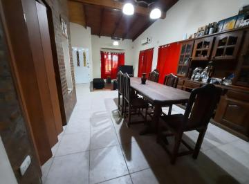 Casa · 200m² · 6 Ambientes · 4 Cocheras · Venta/permuta - Casa en Pb, Casa en Pa y Monoambiente. Oeste, Rosario.