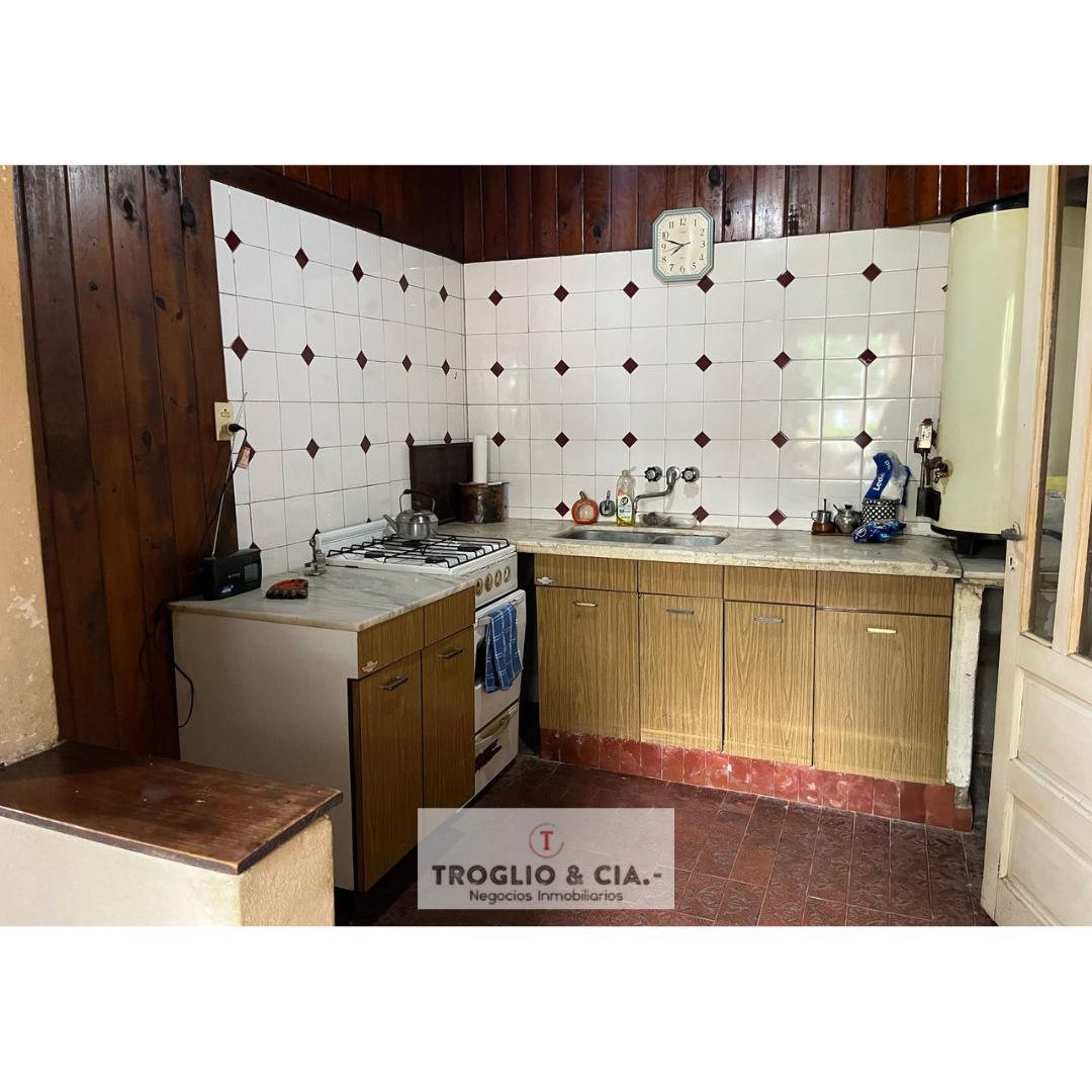 Casa de 4 ambientes a reciclar sobre lote propio