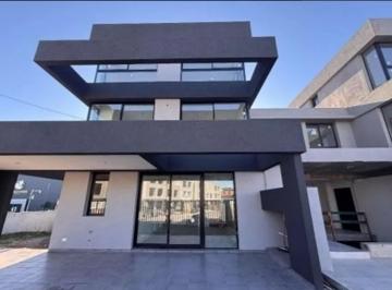 PH · 110m² · 6 Ambientes · 1 Cochera · Departamento en Pb / 3 Plantas / Jardin Propio