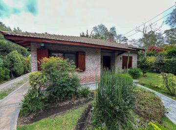 Casa · 230m² · 4 Ambientes · 3 Cocheras · Chalet 3 Dorm. con Gran Terreno - El Grosellar