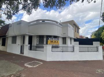 Local comercial · 90m² · 4 Ambientes · Casa en Esquina Ideal Local Comercial, Rondeau 1002,(Esquina Gurruchaga), 2 Baños, Gas Natural y Tri
