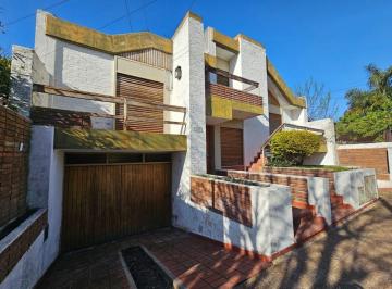 Casa · 121m² · 4 Ambientes · 1 Cochera · Duplex en Alquiler Boulogne con Patio y Cochera
