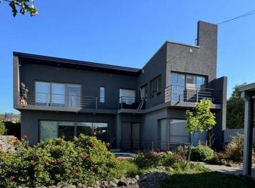 Casa · 306m² · 5 Ambientes · 2 Cocheras · Venta de Casa de Categoría - Solares de Labriego