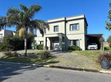 Casa · 246m² · 4 Ambientes · 1 Cochera · Casa en Venta Los Ombúes de Hudson