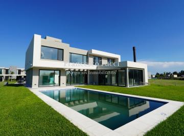 Casa · 312m² · 5 Ambientes · 4 Cocheras · Casa en Venta 6 Ambientes a Estrenar en Terravista