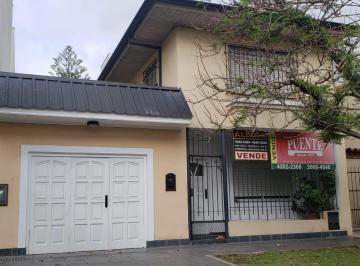 Casa de 4 ambientes, Lomas de Zamora · Hermosa Casa en 2 Plantas Excelente Barrio de Banfield a m de Av!