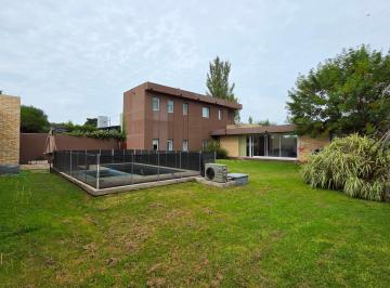 Casa de 4 ambientes, Mar del Plata · En Venta. Casa de 5 Ambientes Mas Parque con Piscina y Quincho. Acantilados.