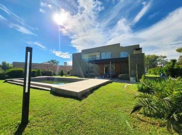 Casa · 320m² · 6 Ambientes · 1 Cochera · Casa a Estrenar 320 m Cub, Club de Campo El Moro