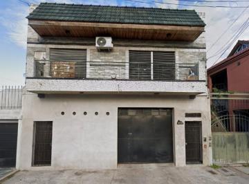 Casa · 251m² · 5 Ambientes · Casa en Venta en Lanus Oeste