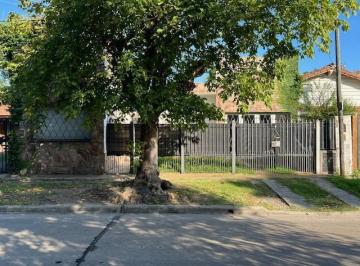 Casa · 120m² · 4 Ambientes · 1 Cochera · Casa en Alquiler en Manuel B. Gonnet - Dacal Bienes Raíces