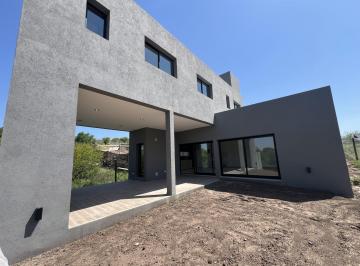Casa · 249m² · 5 Ambientes · 2 Cocheras · Casa en Colinas de La Deseada, La Calera