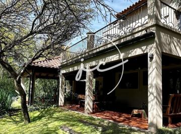 Casa · 450m² · 4 Ambientes · 4 Cocheras · Casa en Venta en El Bosque de 3 Dorm.