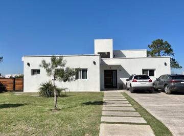 Casa · 114m² · 5 Ambientes · 6 Cocheras · Muy Linda Casa Practicamente a Estrenar! Sobre 800 m² de Terreno en Bº El Ensueño, Maschwitz.