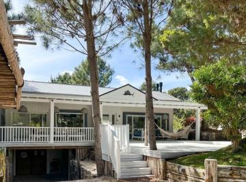 Casa · 200m² · 5 Ambientes · 2 Cocheras · Casa en Venta Costa Esmeralda