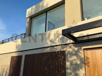 Casa · 138m² · 4 Ambientes · Casa en Alquiler en Grand Bell
