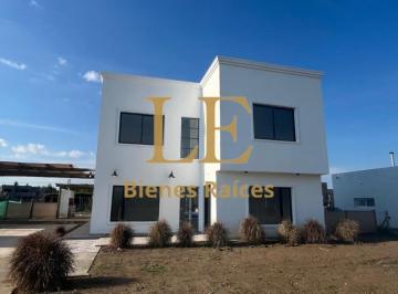 Casa · 208m² · 4 Ambientes · 6 Cocheras · Casa en Venta en El Ensueño