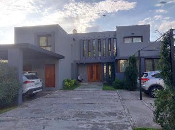 Casa · 343m² · 6 Ambientes · 4 Cocheras · Casa en Venta B° Buenos Aires Golf