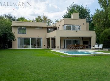 Casa · 232m² · 5 Ambientes · 2 Cocheras · Casa Apto Credito en Venta en San Francisco Cc | Mallmann Propiedades