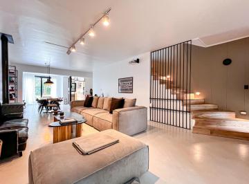 Casa · 330m² · 5 Ambientes · 2 Cocheras · Espectacular Casa en Alquiler de 2 Plantas, con Jardín, Pileta y Garage - Martínez