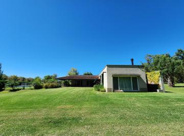 Casa · 309m² · 4 Ambientes · 1 Cochera · Naturaleza, Paz y Tranquilidad en 2 Hectáreas Barrio Privado Quebradas Villa Rural en Baradero.